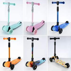 สกู๊ตเตอร์เด็กพร้อมไฟ LED ล้อ PU ไฟกระพริบ ปรับความสูงได้ สำหรับเด็กอายุ 3-6 ปี - Product Image 2