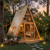 Maisonnette préfabriquée moderne en forme de A pour le glamping, avec balcon métallique, pour projet touristique en camping