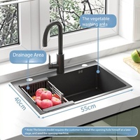 Cuisine intelligente en U avec écran tactile, fours muraux numériques, crédence en contreplaqué noir, armoires de cuisine écologiques sur mesure