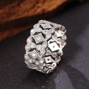 Anello con design geometrico cavo, anello classico da donna - Product Image 3