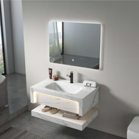 Meuble-lavabo mural moderne double couche en marbre avec vasque courbée à chaud, miroir et armoire flottante pour salle de bain d'hôtel