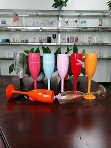 Flûtes à champagne en plastique effet verre, 6 oz, avec paillettes dorées, pour mariage - Product Image 3