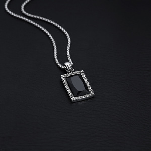 Collar de Plata con Colgante de Obsidiana Vintage Personalizado con Marco de Acero Inoxidable para Hombre, Regalo para Seres Queridos y Amigos en Ocasiones Especiales - Product Image 1