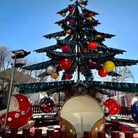 Décor de Luxe : Manège de Père Noël Auto-Propulsé avec Lumières Colorées Programmables pour Expositions de Noël Extérieures Haut de Gamme en Centres Commerciaux
