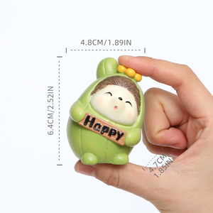 ROOGO Figurine en résine mignonne hérisson tournesol, peinte à la main, statue d'animal de dessin animé, ornement féerique à tenue verte Kawaii, décoration de bureau - Product Image 6