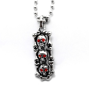 Colgante de Joyería de Moda de Acero de Titanio Fundido, Collar con Colgante de 3 Calaveras con Ojos Rojos de Diamante, Venta al por Mayor, Joyería para Hombre - Product Image 2