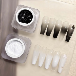 Vernis à ongles UV CPNP personnalisé <span class=keywords><strong>noir</strong></span> <span class=keywords><strong>et</strong></span> blanc, colle à ongles à séchage LED, longue tenue, haute saturation, épais, non toxique, pour nail art - Product Image 1