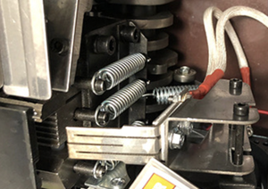 เครื่องรัดกล่องกึ่งอัตโนมัติ SPKB2 สำหรับงานบรรจุภัณฑ์  ใช้กับพลาสติก PP กระดาษ ไม้ สายรัด กล่องบรรจุภัณฑ์ เสื้อผ้า และกล่องกระดาษ - Product Image 5