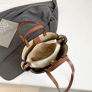 Conjunto de 2 Piezas de Alta Gama, Bolso Tote para Viajar, Bolso de Hombro para Mujer, Color en Contraste, Bolsos de Mano de Cuero PU Suave con Bolsa Adicional - Product Image 4