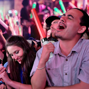 15 Farbwechsel Light Up Stick Glühender Zauberstab Baton LED Stick für Konzert - Product Image 5