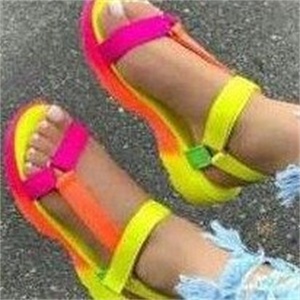 2024 grande <span class=keywords><strong>taille</strong></span> femmes <span class=keywords><strong>chaussures</strong></span> d'été pantoufle porte arc-en-ciel couleur dames <span class=keywords><strong>pas</strong></span> <span class=keywords><strong>cher</strong></span> sandales plates - Product Image 5