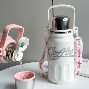 Gran taza aislada de acero inoxidable 316, botella de agua de 800ml, taza de cola de café de diamante portátil clásica para estudiantes, correa para el hombro - Product Image 3