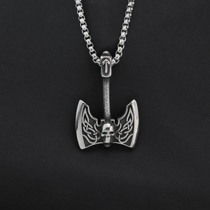 Yunnique Collar con colgante de hacha vikinga de acero inoxidable para hombre, diseño geométrico, estilo retro, para combinar con ropa - Product Image 3