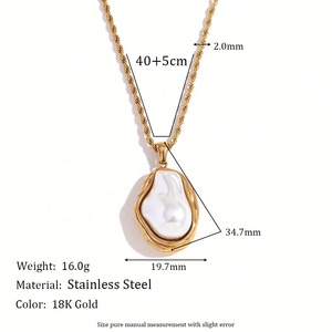 Collier en acier inoxydable personnalisé de luxe, pendentif élégant en perle d'eau douce plaqué or 18 carats, bijoux pour femmes - Product Image 2