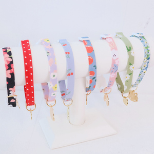 Bonito collar de margaritas para mascotas: Collar de verano para gatos y perros con <span class=keywords><strong>adorable</strong></span> diseño de crisantemo. - Product Image 5