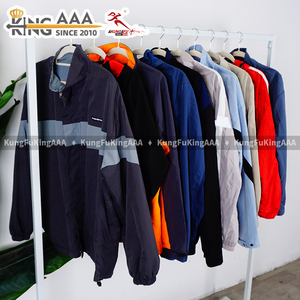 เสื้อแจ็คเก็ตวินเทจ KungFu KingAAA สีสันตัดกันสำหรับผู้ชาย มือสอง สภาพดี เหมาะสำหรับฤดูหนาว ให้ความอบอุ่น สไตล์เรโทร ตกแต่งด้วยผ้าปะติดปะต่อ เสื้อโค้ทลำลองแนวสตรีทแวร์สำหรับผู้ชาย - Product Image 4