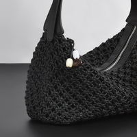 Breloque d'accessoire de sac fait main, porte-clés en perles de résine rayées multicolores avec anneau, décoration minimaliste pour sac à main et sac à dos, cadeau
