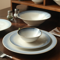 Service de table en céramique de luxe de style nordique de haute qualité, assiettes rondes en porcelaine minimalistes, peinture sous-glaçure dégradée bleue