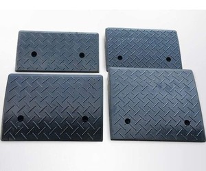 Rampa para Entrada de Vehículos, para Autos, Motos, Camiones, Plataformas de Carga, con Protección IP09, de Goma Negra, Portátil - Product Image 2