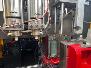 Machine de soufflage par extrusion entièrement automatique pour la fabrication de réservoirs d'<span class=keywords><strong>eau</strong></span> en HDPE PE de 20 à 125 litres, bidon - Product Image 2