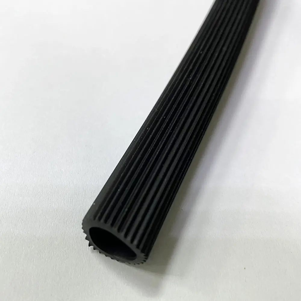 China Leverancier Half Ronde D Type Flexibele Rubber Extrusie Custom Duurzame Bouw Badkamerdeur Plastic Pvc Hoekprofiel