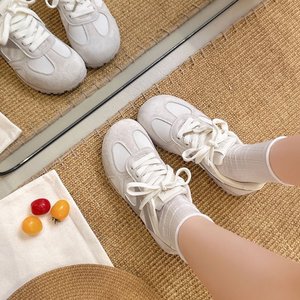 Wholesale Custom <strong>Glitter</strong> Mesh Suede <strong>Womens</strong> Retro Low-Top Sneakers Lace-Up Breathable Casual <strong>Trainers</strong> OEM ODM Beige Green Red - Product Image 2