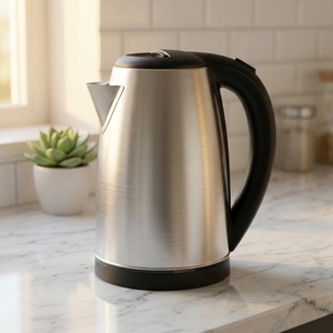 Bouilloire Métallique Rétro Simple 1,8 L en Gros, Appareil Électrique 220 V à Bas Prix, Promotion Économique, Capacité 1,8 L pour Préparer Plusieurs Tasses - Product Image 1
