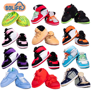 Nouvelles chaussures de sport tendance, baskets en fourrure, pantoufles d'hiver pour l'intérieur - Product Image 6