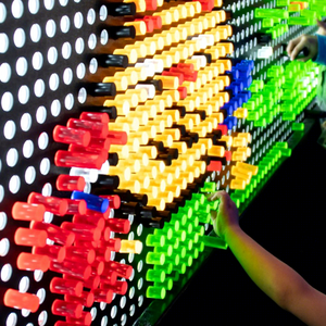 Moetry LED Peg Board Montado en la pared Giant <span class=keywords><strong>Lite</strong></span> <span class=keywords><strong>Brite</strong></span> Sensory Block Wall para el Museo del patio interior de los niños - Product Image 1