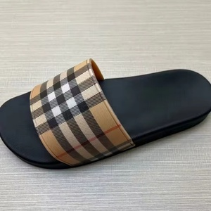 Casual Fashion Luxury Designer Sandals Trendy <b>Slippers</b> Daily Wear Women'S Beach Flat Outdoor Durable <b>Slippers</b> Ladies' <b>Slippers</b> - Product Image 2