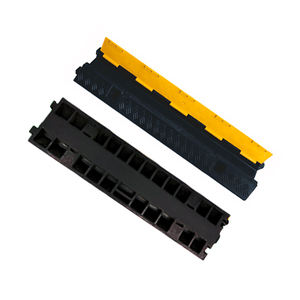 Protecteur de câble en caoutchouc haute visibilité 1000x260x70mm à 1 canal, durable, pour zones industrielles et câblage extérieur - Product Image 4