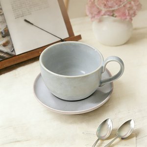 ชุดแก้วกาแฟเซรามิกดีไซน์สร้างสรรค์พร้อมจานรอง สีพื้นแบบด้าน พร้อมช้อน สำหรับใช้ในบ้าน - Product Image 1