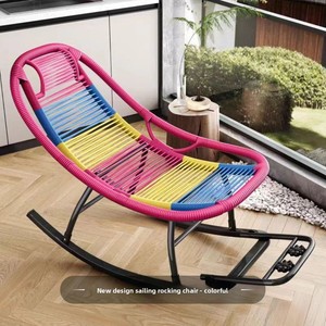 Sedia a Dondolo Reclinabile in Rattan Moderna per Balcone - Poltrona Relax con Funzione Inclinabile - Product Image 2