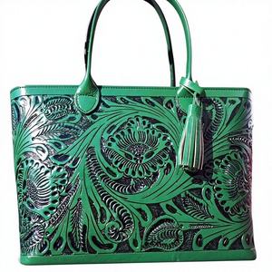 Sacs à main en cuir personnalisés gravés pour filles, accessoires de mode rayés imperméables, idées cadeaux pour la Saint-Valentin et les anniversaires - Product Image 1