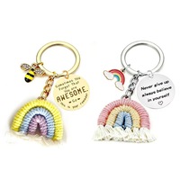 Porte-clés en acier inoxydable, porte-clés macramé arc-en-ciel fait main, étiquette avec citation inspirante, charme abeille mignon, cadeau encourageant