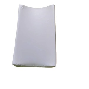 Cambiador portátil multifuncional de 70x42x12cm, color blanco, para el cuidado del bebé, para masajes y organización de recién nacidos - Product Image 1