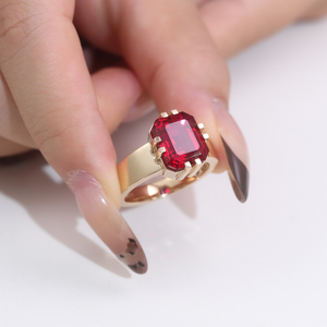 Bague de rubis cultivée en laboratoire Bague de pierres précieuses en or jaune 14k taille émeraude 8 griffes Bague de pierres précieuses cultivées en laboratoire Cadeau d'anniversaire - Product Image 2