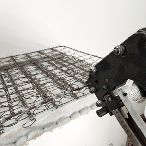 Pistola Neumática para Clips de Fijación Serie M87 con Herramienta de Fijación Neumática Hartco para Hacer Trampas, Cercas y Jaulas - Product Image 5