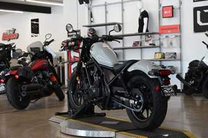 Nueva Motocicleta <span class=keywords><strong>Honda</strong></span> <span class=keywords><strong>Rebel</strong></span> <span class=keywords><strong>500</strong></span> SE ABS 2024 de 471cc con Luces LED, Embrague Asistido/Deslizante y Frenos ABS - Product Image 4