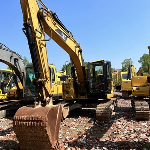 Excavatrice Cat 313C d'occasion de taille moyenne, très demandée, avec peu d'heures de fonctionnement, en stock et livraison directe - Product Image 1