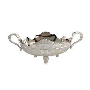 Plateau de service à fruits en métal plaqué or Casa India pour mariage avec poignée - Product Image 2