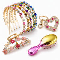 Ensemble de 4 accessoires pour cheveux en strass pour filles : serre-tête en cristal, pince à cheveux, porte-clés cœur, brosse à cheveux dégradée – Kit cadeau décoratif pour enfants