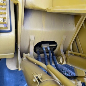 Presque neuf, de haute qualité et durable, excavateur sur chenilles d'occasion Komatsu PC130 de 13 tonnes de fabrication japonaise pour les projets de construction - Product Image 2