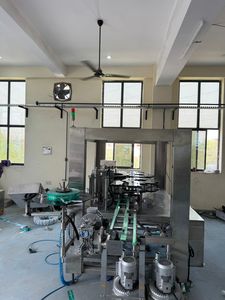 Suministro directo de fábrica Máquina automática de etiquetado Bopp de fusión en caliente para máquinas de etiquetado de botellas redondas 240 BPM - Product Image 4