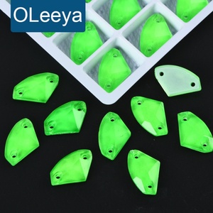 Cristales de Diamantes Sueltos Cosidos a Mano con Forma Galáctica Premium OLeeya, Personalizados con Pedrería, para Procesamiento de Prendas - Product Image 1