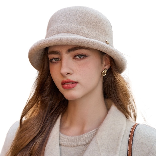 Classic Winter Wool Felt Cloche Hat Elegant and Timeless Design Soft and Warm for Cold Weather for Fishing Parties Skiing