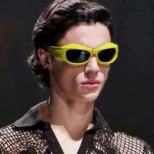 Vente en gros de lunettes de soleil sport pour femmes, tendance 2022, style œil de chat, UV400, lunettes Y2K Cyberpunk pour hommes et femmes - Product Image 1