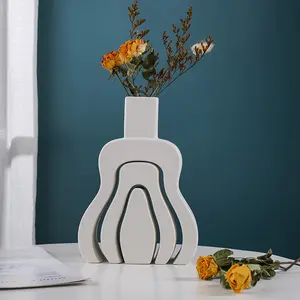 Home Decor Handgemaakte Groothandel Decoratieve Gitaar Vazen Porseleinen Vazen Nordic Creatieve Minimalistische Moderne Keramische Vazen