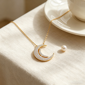 Collar al por mayor Hengdian, cadena de eslabones chapada en oro de 18 quilates para mujer, con colgante de circonita AAA de doble luna creciente. - Product Image 1
