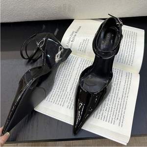 Nuevos Estilos Elegantes Zapatos de Tacón de Cuña Rojos con Punta en Pico y Correa en el Tobillo para Mujer - Product Image 4